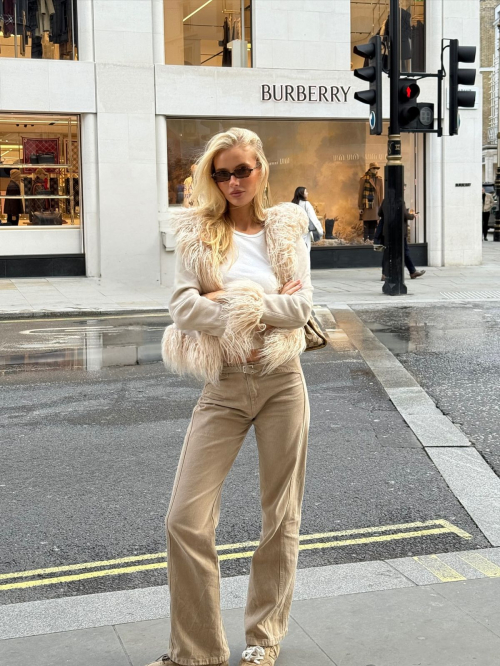 Victoria Turner Instagram photos, November 2025