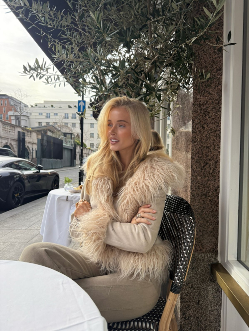 Victoria Turner Instagram photos, November 2025 1