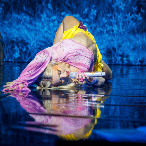 Zara Larsson performing in Oslo, November 2025 3