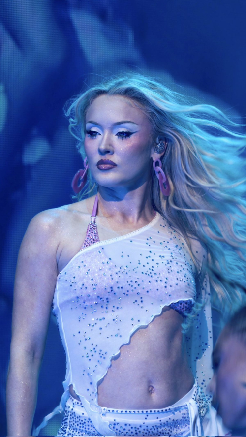 Zara Larsson Performs at Midnight Sun Tour Paris, November 2025 7