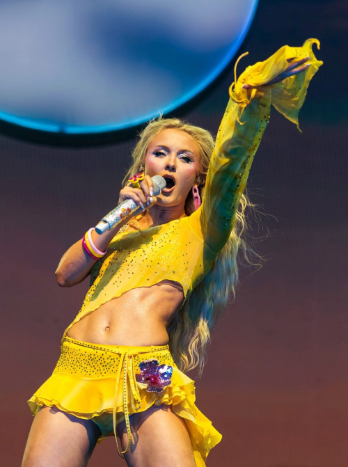 Zara Larsson performs at OVO Arena Wembley London, November 2025 1