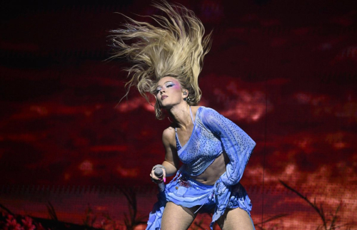 Zara Larsson Performs Live in Concert Helsinki, November 2025 9