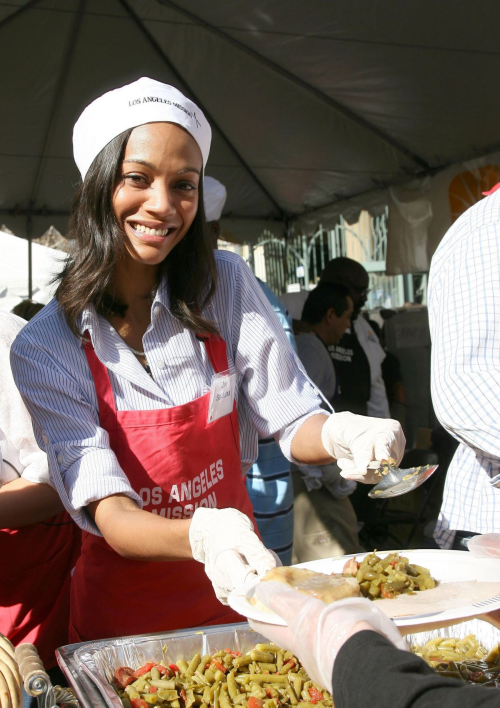 Zoe Saldana Thanksgiving Lunch Homeless Los Angeles, 2009 1