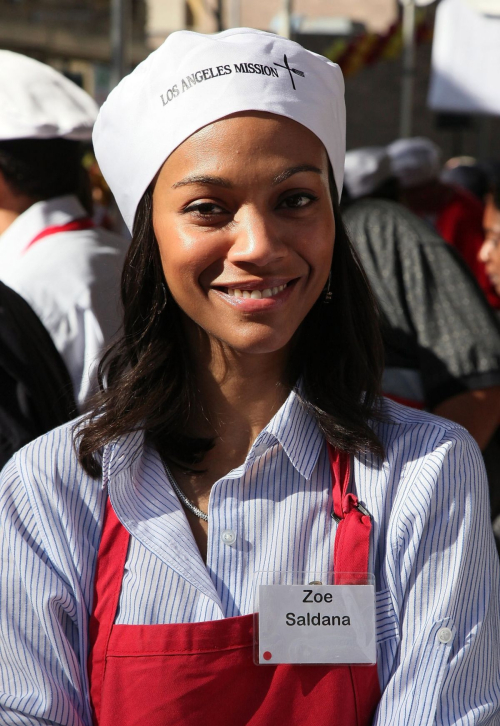 Zoe Saldana Thanksgiving Lunch Homeless Los Angeles, 2009 2