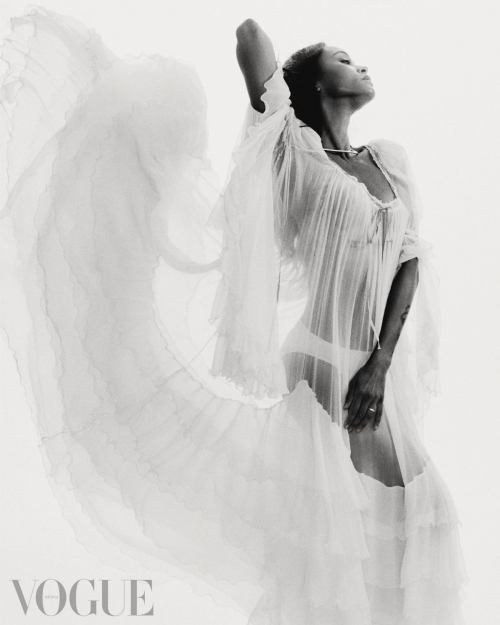 Zoe Saldana Vogue Mexico cover, December 2025 5