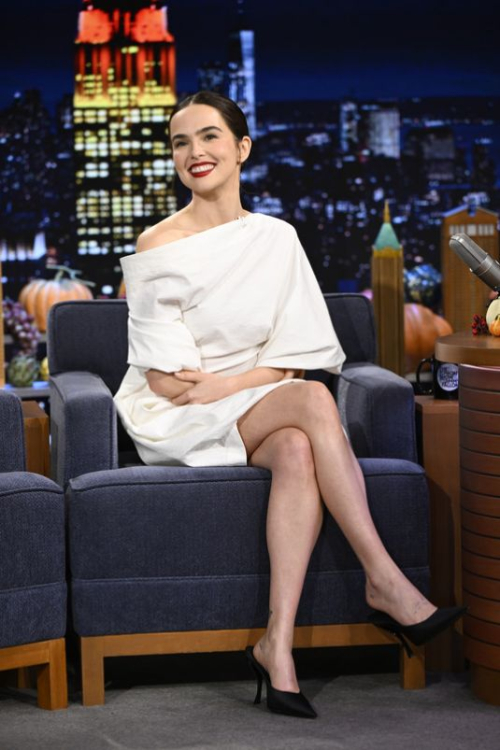 Zoey Deutch Tonight Show Starring Jimmy Fallon New York, November 2025 2