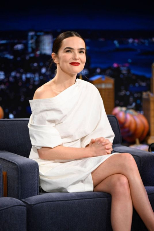 Zoey Deutch Tonight Show Starring Jimmy Fallon New York, November 2025 3