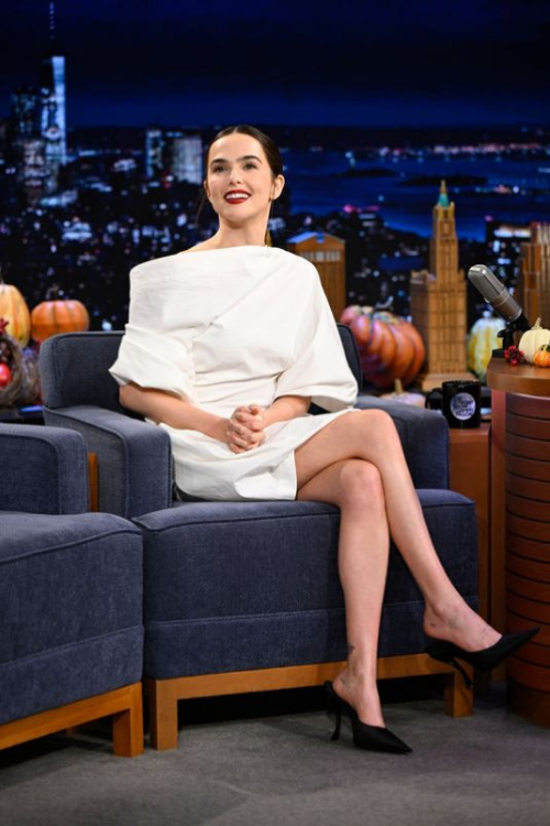 Zoey Deutch Tonight Show Starring Jimmy Fallon New York, November 2025 5