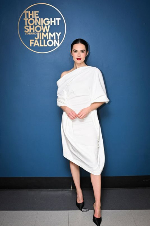 Zoey Deutch Tonight Show Starring Jimmy Fallon New York, November 2025 6