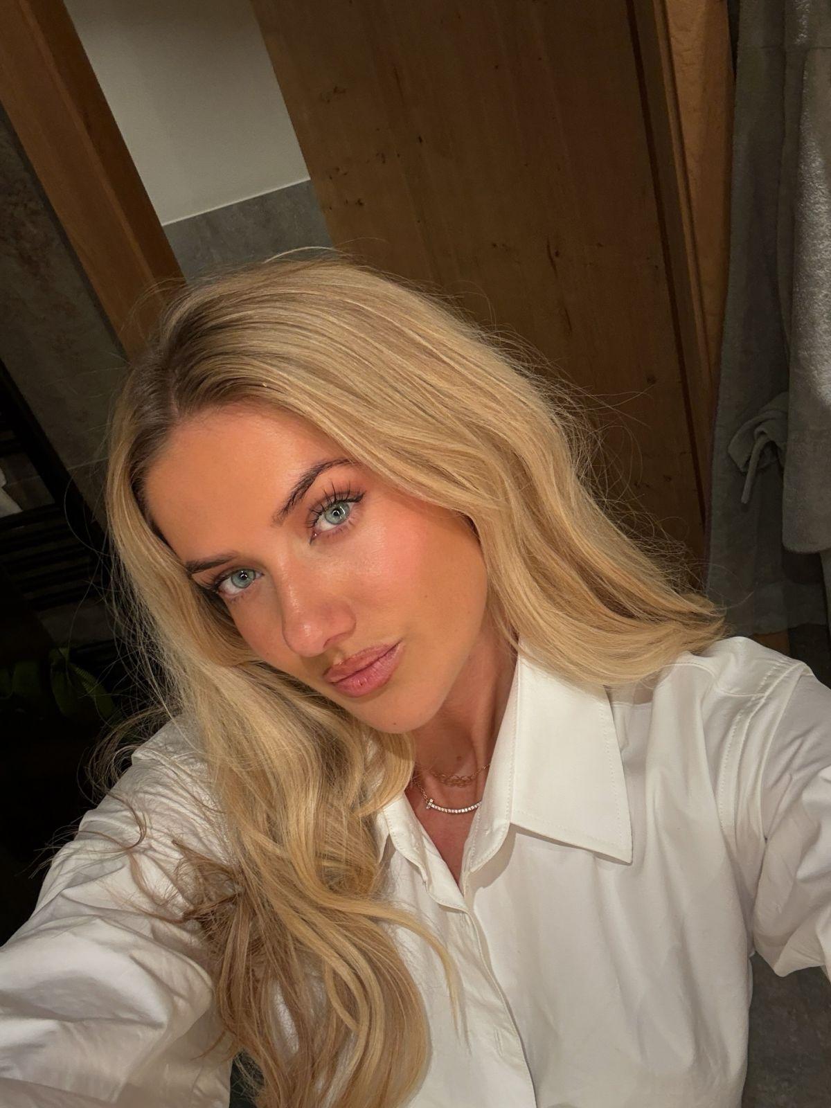 Alica Schmidt Instagram Photos, December 2025 3