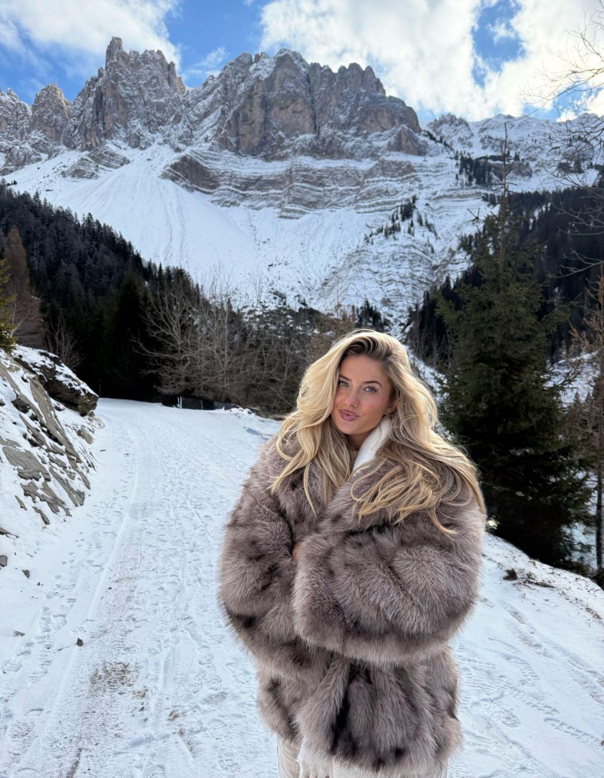 Alica Schmidt Instagram Photos, December 2025 5