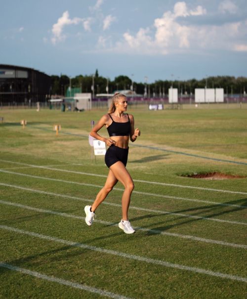 Alica Schmidt Shows New Instagram Photos, December 2025 1