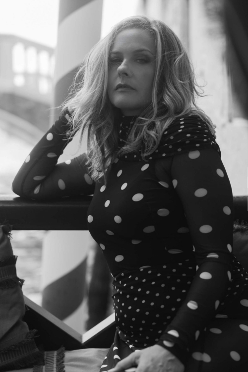 Alicia Silverstone in The Italian Reve Magazine, December 2025 10