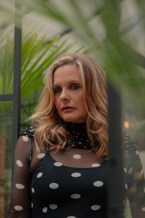 Alicia Silverstone in The Italian Reve Magazine, December 2025 16