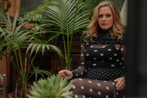 Alicia Silverstone in The Italian Reve Magazine, December 2025 19