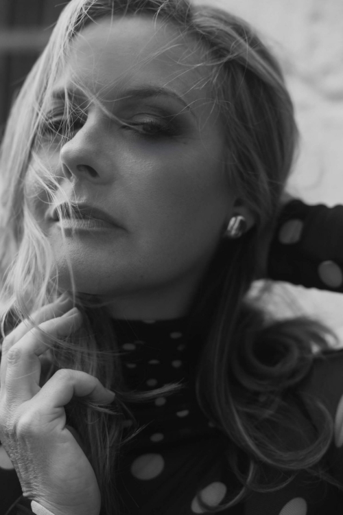 Alicia Silverstone in The Italian Reve Magazine, December 2025 7