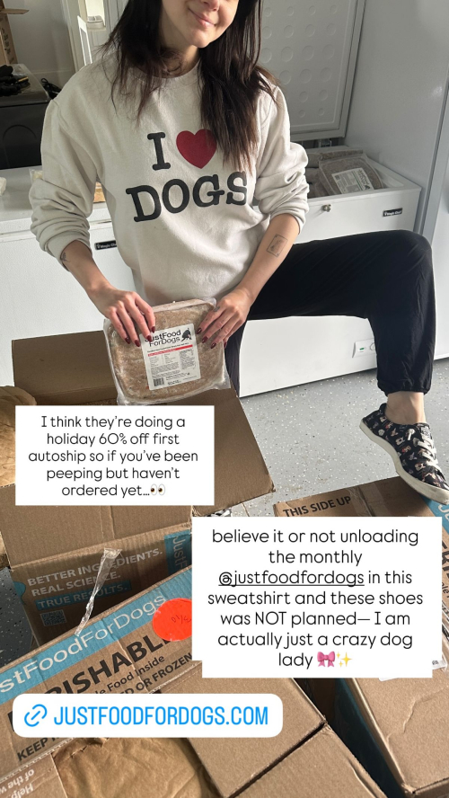 Ariel Winter Latest Instagram Fashion Update, December 2025 5