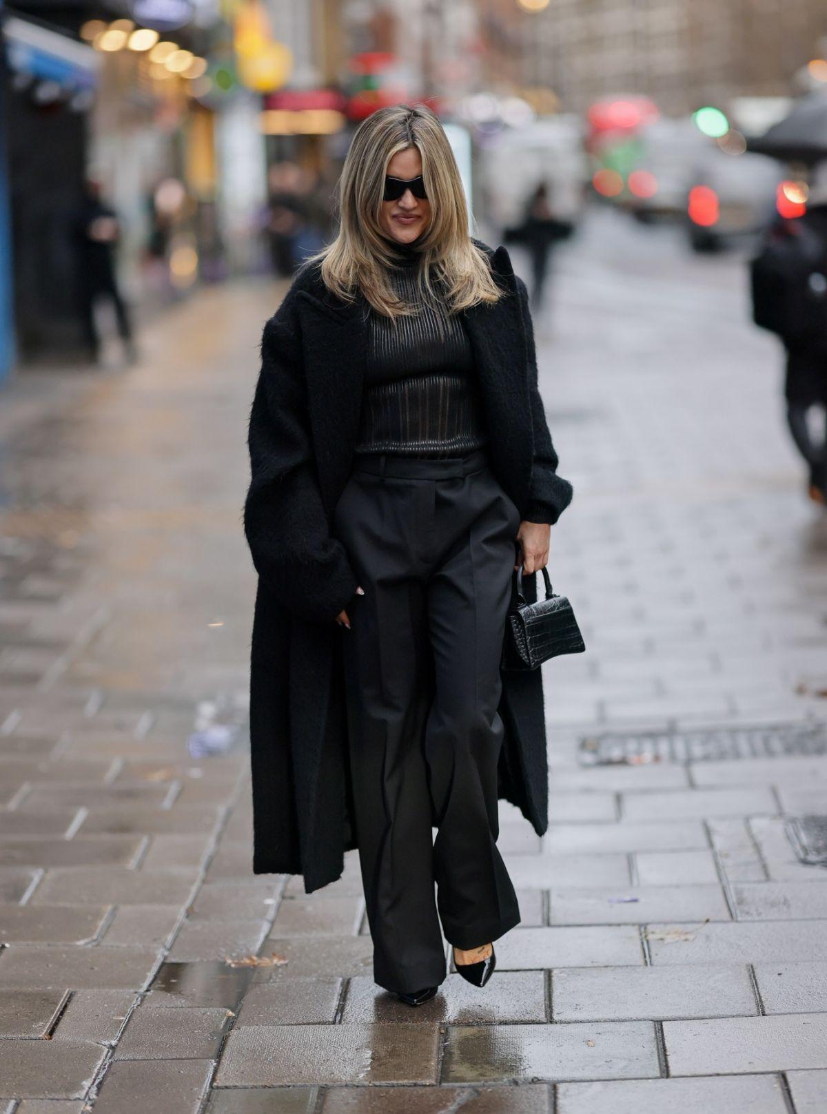 Ashley Roberts Arrives at Heart Radio Studio in London, December 2025 1