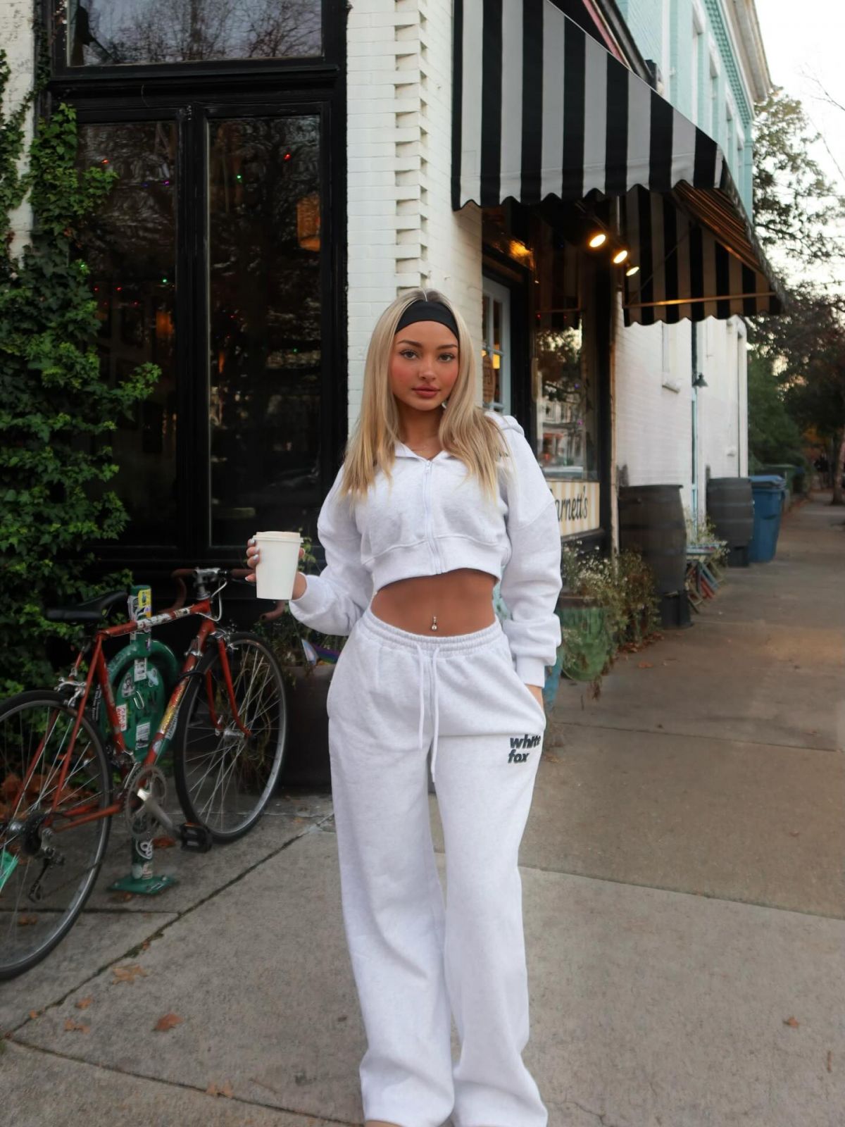 Ava Alfaro Posts Trendy Instagram Photos, December 2025