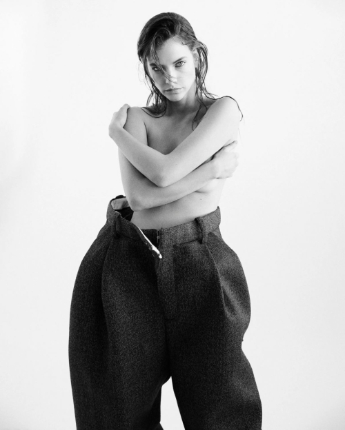 Barbara Palvin Featured in Revista De Milenio Issue, December 2025 5