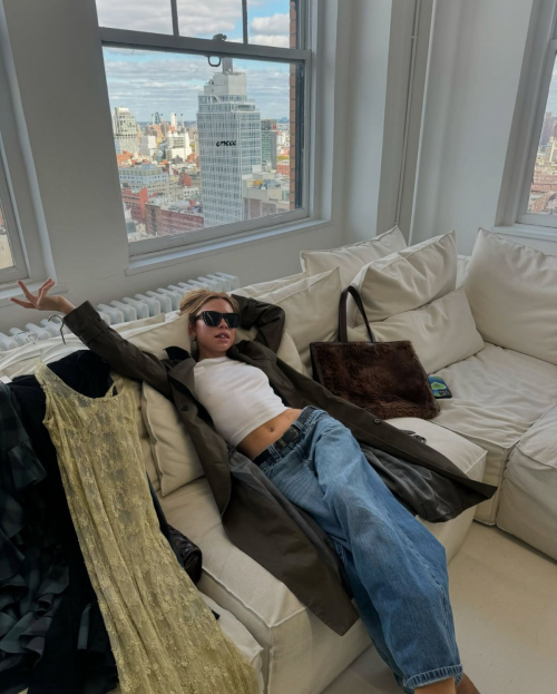 Bella Shepard Posts New Instagram Photos, December 2025 9