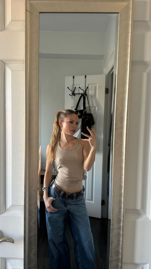 Bella Shepard Posts New Instagram Photos, December 2025 17