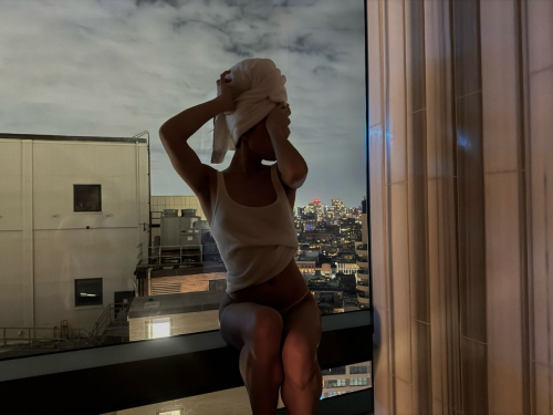 Bella Shepard Posts New Instagram Photos, December 2025 6