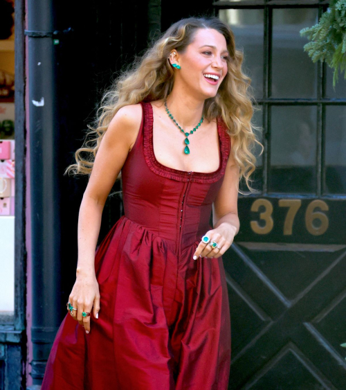 Blake Lively Shops at Stone Clover Lane in NYC, December 2025 7