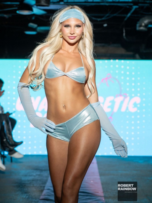 Brooklyn Riley Shares New Instagram Looks, December 2025 3