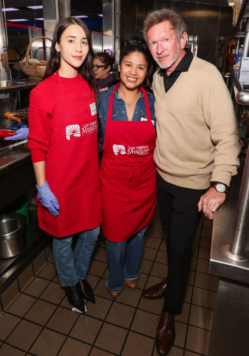 Caylee Cowan Attends Hope The Mission Christmas Event, 2025 1