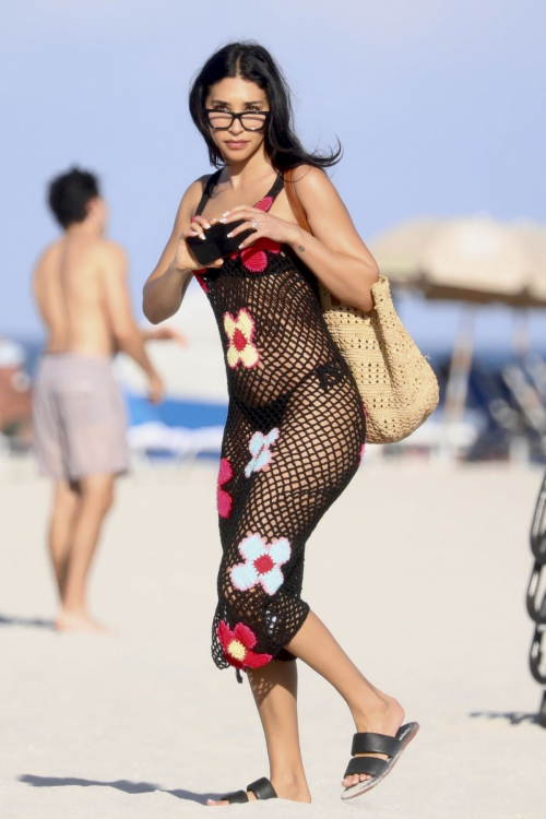 Chantel Jeffries and Friend Enjoy Beach Day in Miami, December 2025 9