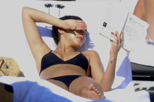 Chantel Jeffries and Friend Enjoy Miami Beach Day, December 2025 1