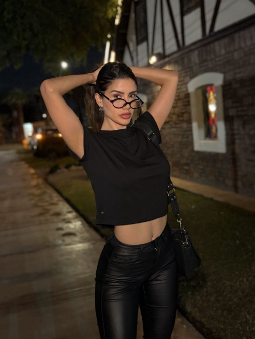 Claudia Coria Posts Fresh Instagram Photos, November 2025 10