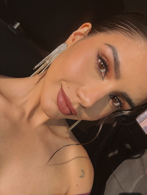 Claudia Coria Posts Fresh Instagram Photos, November 2025 6