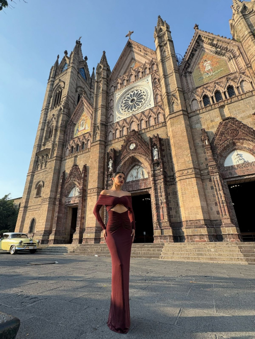 Claudia Coria Posts Fresh Instagram Photos, November 2025 7