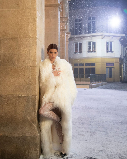 Dixie D’Amelio for APM Monaco Holiday Campaign, December 2025 4