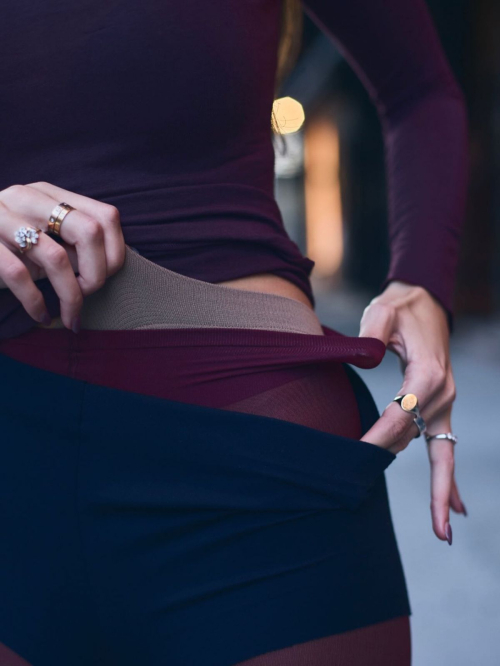 Ella Mendelsohn Models for Calzedonia, December 2025 3