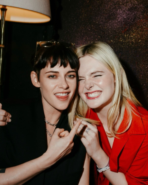 Elle Fanning Latest Instagram Looks, December 2025