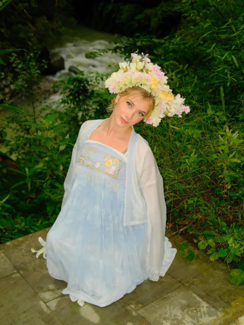 Elliana Walmsley Shares New Instagram Photos, December 2025 1