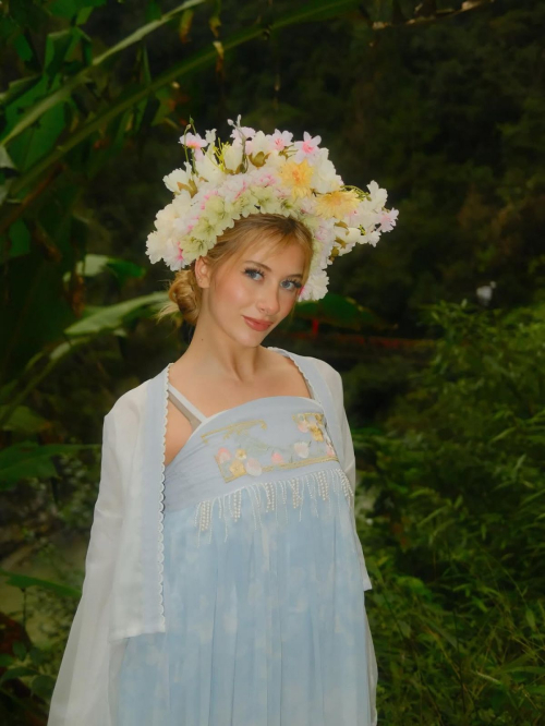 Elliana Walmsley Shares New Instagram Photos, December 2025 3