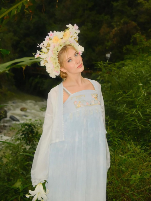 Elliana Walmsley Shares New Instagram Photos, December 2025 4