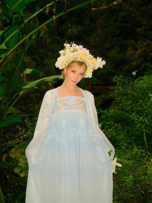 Elliana Walmsley Shares New Instagram Photos, December 2025 6