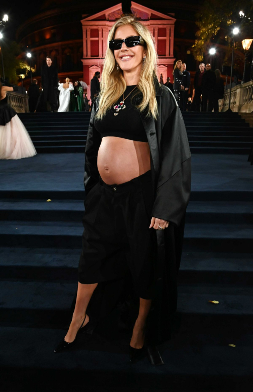 Ellie Goulding Shows Baby Bump at Fashion Awards, December 2025