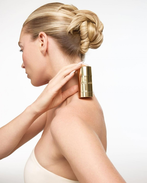 Elsa Hosk Shares New Instagram Photos, December 2025 10