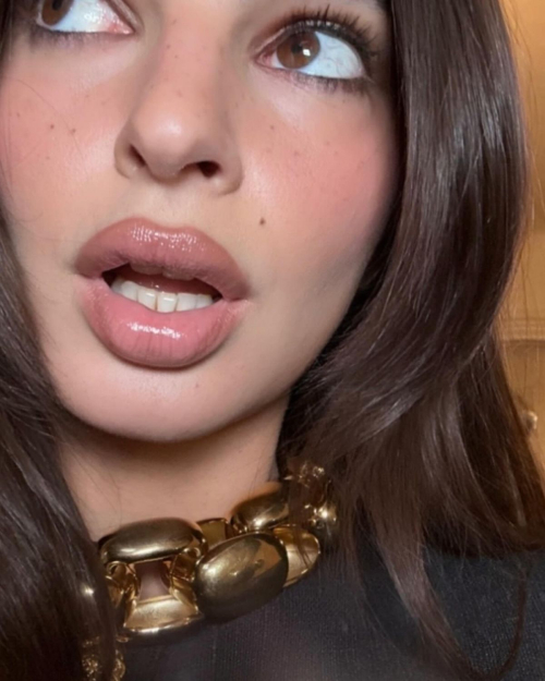 Emily Ratajkowski Posts Stylish Instagram Photos, December 2025 1