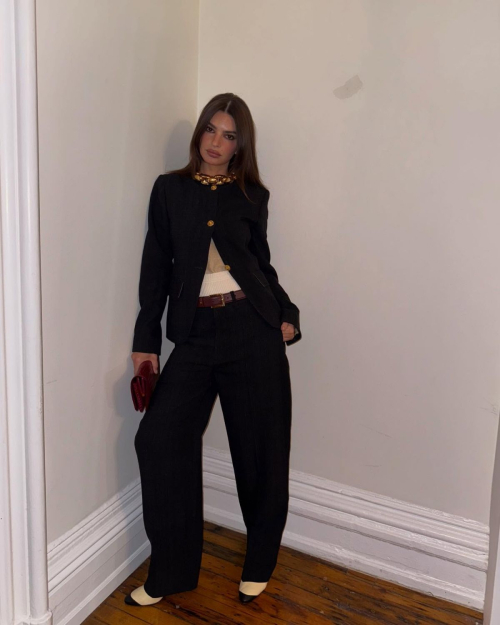 Emily Ratajkowski Posts Stylish Instagram Photos, December 2025 3