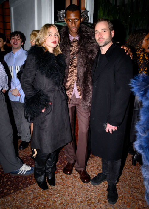 Emma Brooks and Ella Mendelsohn at NYC Tree Lighting, December 2025 2