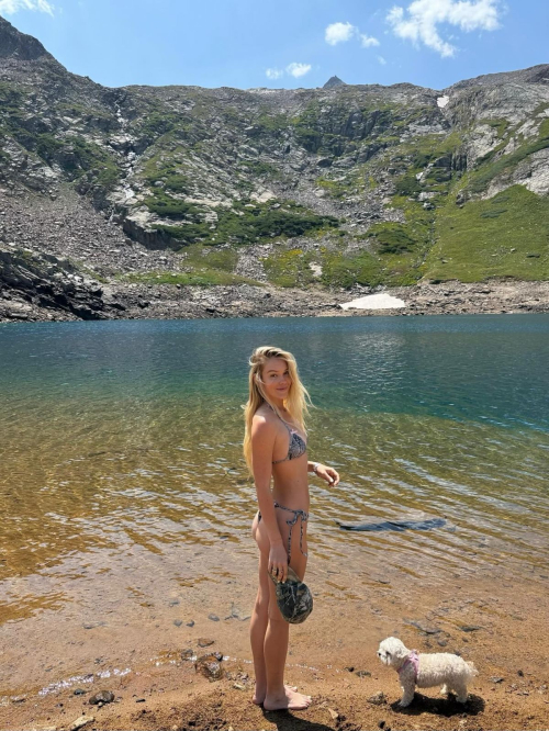 Faith Schroder Shares Instagram Photos and Video, December 2025 6