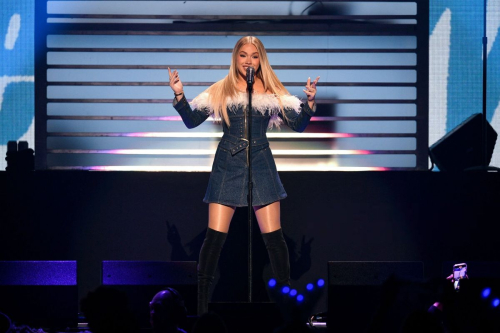 Freya Skye Performs at Channel 95.5 Jingle Ball, 2025 6