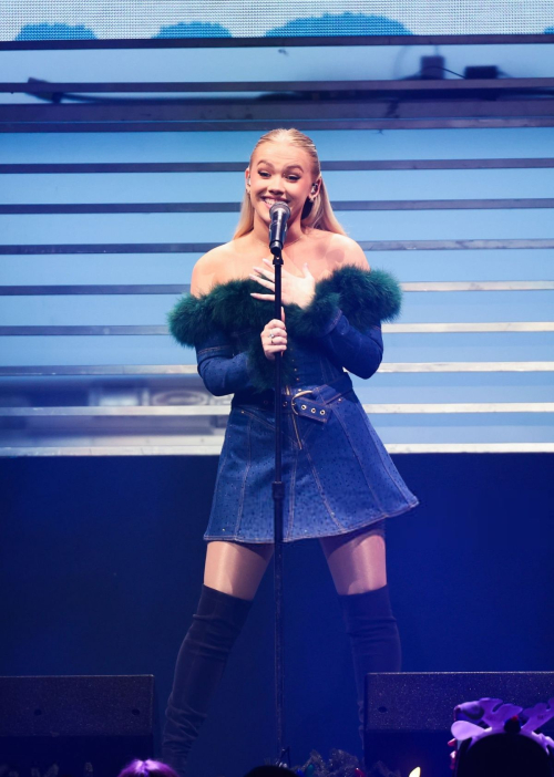 Freya Skye Performs at iHeartRadio Q102 Jingle Ball, 2025 3